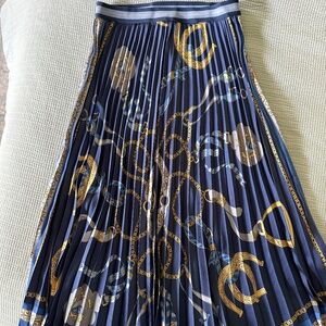 J.McLaughlin midi pleated skirt in heraldic print, Size M